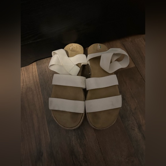 White platforms - Picture 2 of 2